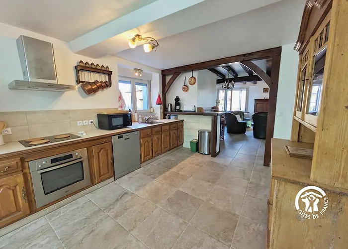 Du Lavoir, 8 Personnes בית נופש Chammes