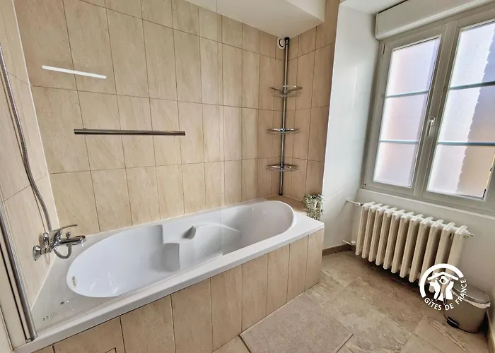 בית נופש Du Lavoir, 8 Personnes Chammes